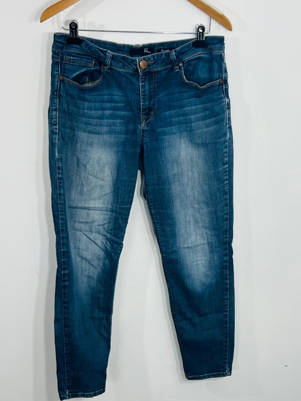 1822 Denim Adrianna Medium Wash Tapered Leg Jeans Size 12 Mid Rise Stretchy
